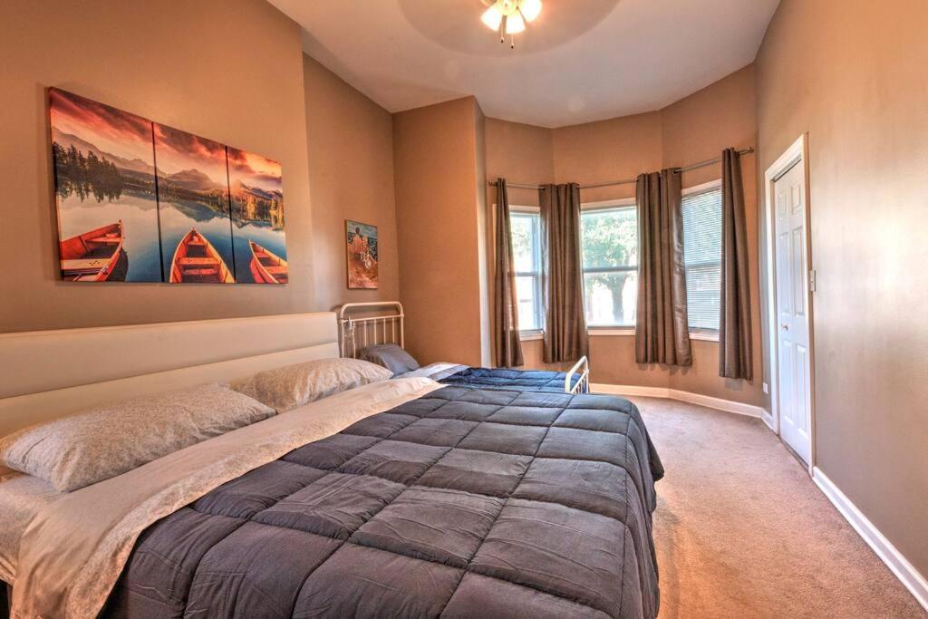 Spacious Row Home Next Transit Near Downtown W Parking Чикаго Екстериор снимка