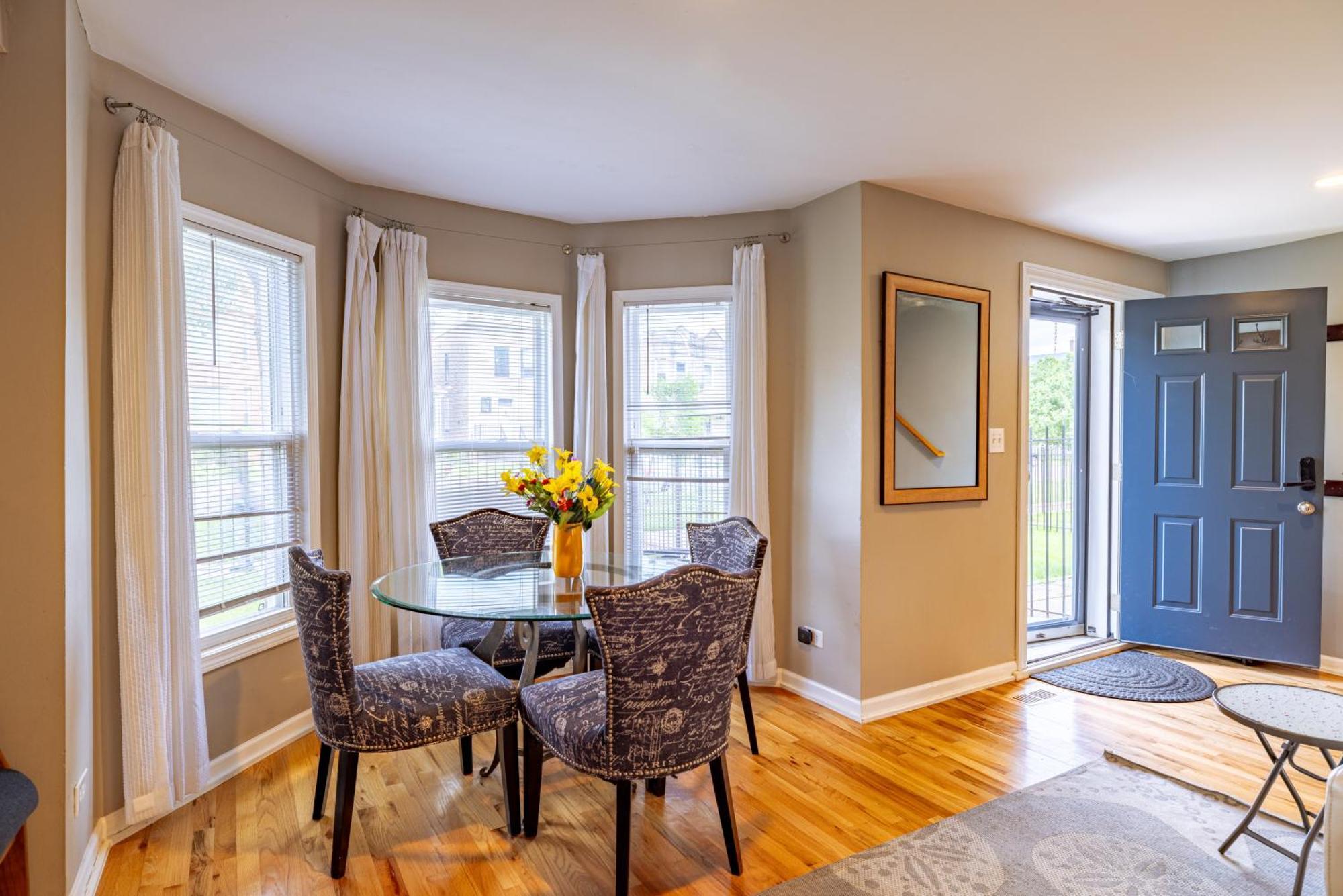 Spacious Row Home Next Transit Near Downtown W Parking Чикаго Екстериор снимка